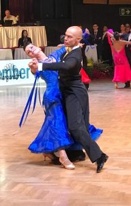 Aleksi Volanen ja Outi Pöntinen tanssilattialla